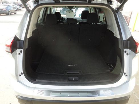 Used 2025 Nissan Rogue SV image 13