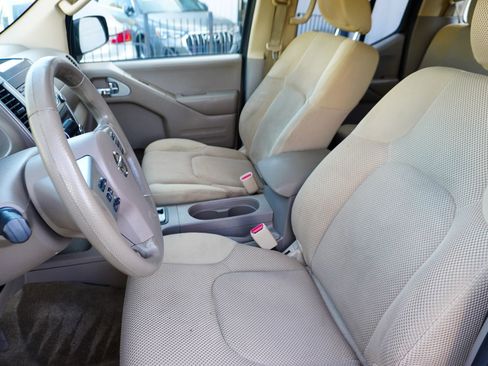 Used 2016 Nissan Frontier SV image 18