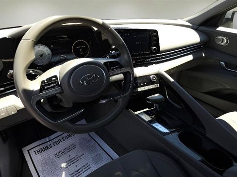 Used 2021 Hyundai Elantra SEL w/ Convenience + Premium Package FWD image 11