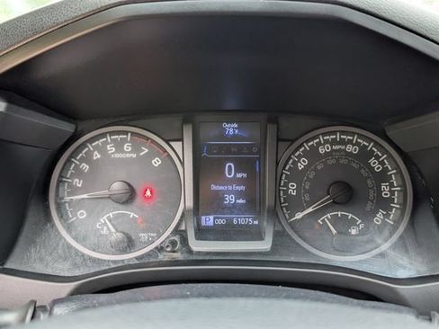 Used 2019 Toyota Tacoma TRD Off-Road w/ Technology Package AWD/4WD image 12