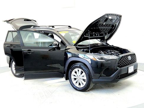 Used 2023 Toyota Corolla Cross LE w/ Moonroof Package image 12