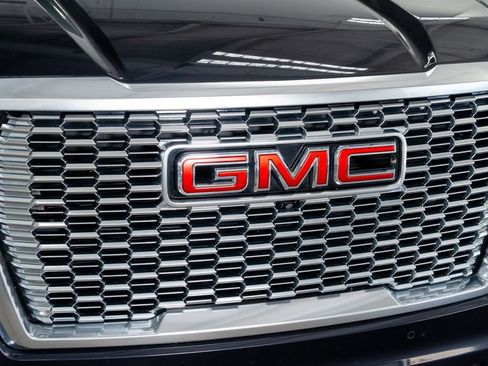 Used 2023 GMC Yukon Denali AWD/4WD image 6