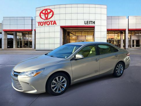 Used 2015 Toyota Camry XLE image 1