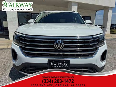 Used 2025 Volkswagen Atlas SE AWD/4WD image 3