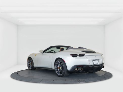 Used 2024 Ferrari Roma Spider image 3