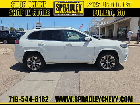 Used 2019 Jeep Cherokee Overland w/ Technology Group AWD/4WD image 3