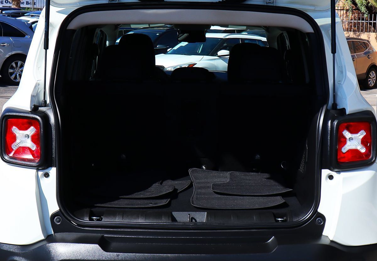Used 2020 Jeep Renegade Latitude w/ Popular Equipment Group FWD image 23