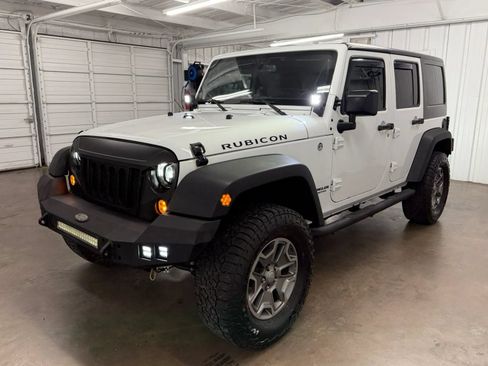 Used 2016 Jeep Wrangler Unlimited Rubicon w/ Connectivity Group AWD/4WD image 8