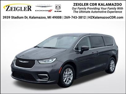 Certified 2023 Chrysler Pacifica Touring-L