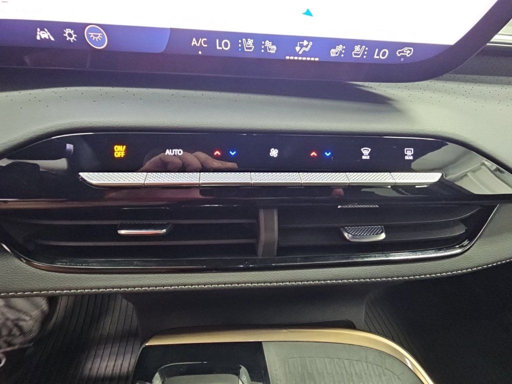 Certified 2025 Buick Enclave Avenir w/ Super Cruise Package AWD/4WD image 20