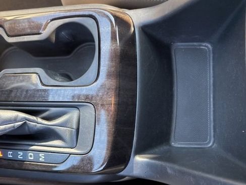 Used 2015 GMC Canyon SLT image 28