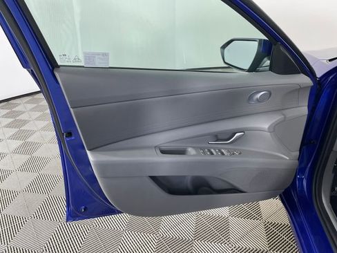 Certified 2025 Hyundai Elantra SE w/ Cargo Package FWD image 16