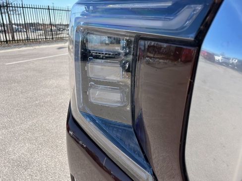 Used 2022 GMC Yukon XL Denali image 16