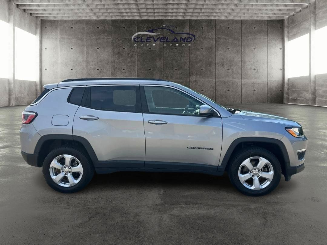 Used 2018 Jeep Compass Latitude AWD/4WD image 2