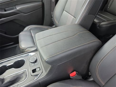 Used 2021 Chevrolet Traverse LT w/ LT Premium Package image 21