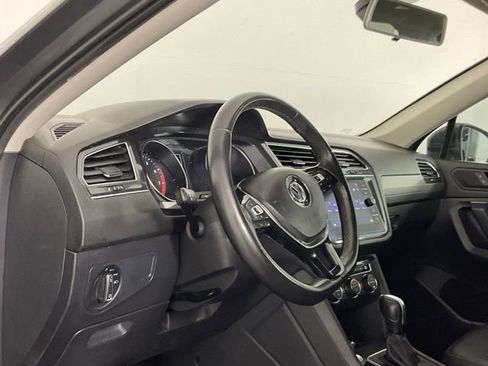 Used 2020 Volkswagen Tiguan SE FWD image 11