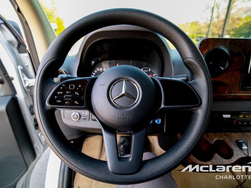 Used 2021 Mercedes-Benz Sprinter 3500 image 14