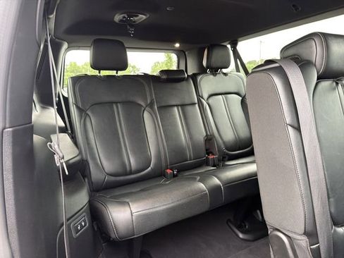 Used 2024 Jeep Wagoneer L Series II w/ Flexible Seating Group AWD/4WD image 17