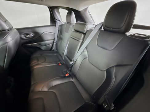 Used 2019 Jeep Cherokee Limited image 28