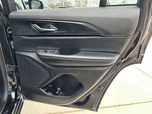 Used 2023 Jeep Grand Cherokee Laredo image 15