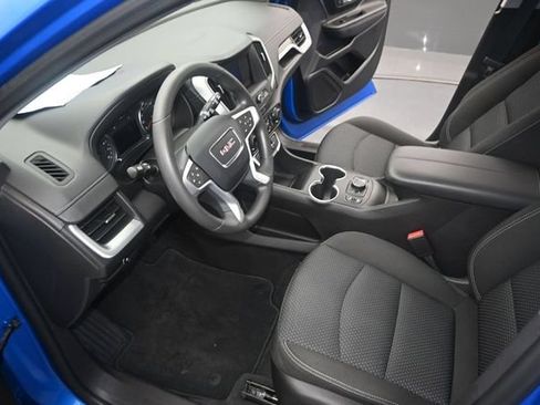 Used 2024 GMC Terrain SLE w/ Driver Convenience Package FWD image 7