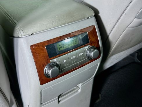 Used 2013 Toyota Highlander Limited image 26