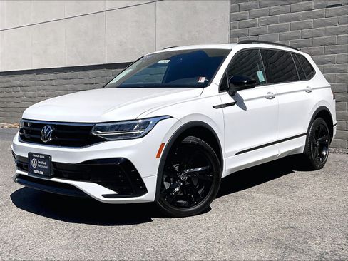 Certified 2023 Volkswagen Tiguan SE R-Line FWD image 11