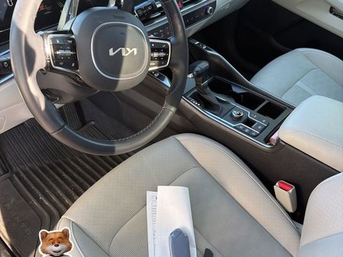 Used 2025 Kia Sorento S w/ Panoramic Sunroof Package image 3