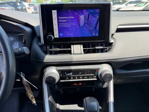 Used 2025 Toyota RAV4 LE AWD/4WD image 13