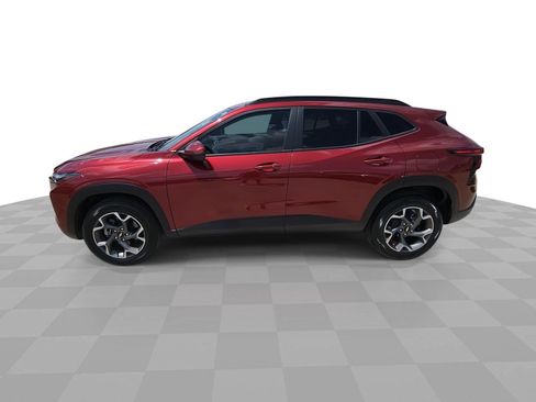 Used 2024 Chevrolet Trax LT w/ LT Convenience Package FWD image 5