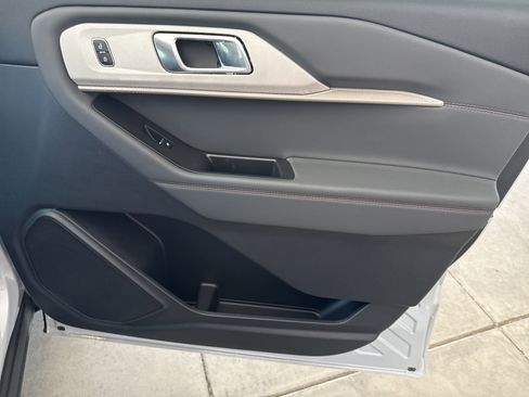 New 2025 Ford Explorer Active image 19