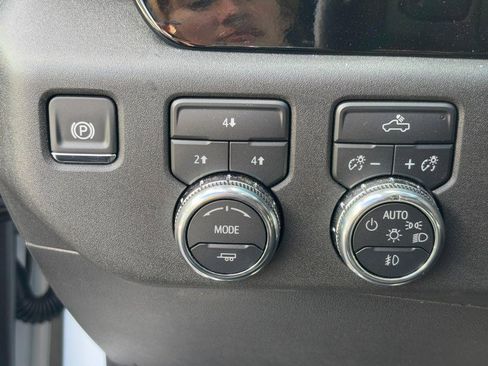 Used 2025 GMC Sierra 2500 SLE w/ SLE Value Package; image 19