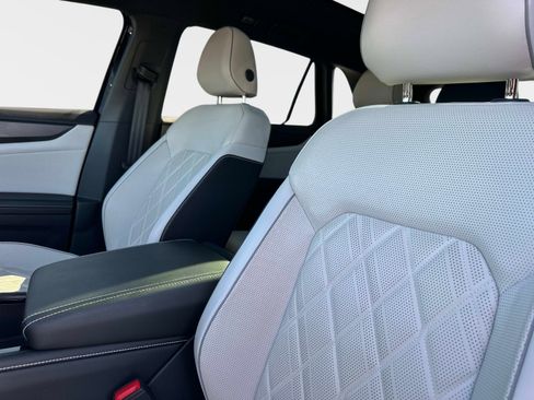 Used 2024 Volkswagen Atlas Cross Sport SEL Premium R-Line image 23