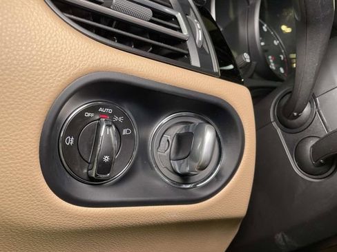 Certified 2025 Porsche Macan image 40