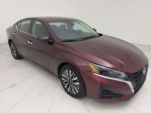 Used 2024 Nissan Altima 2.5 SV image 8