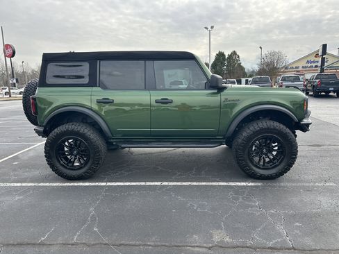 Used 2023 Ford Bronco Badlands image 9