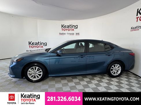Used 2025 Toyota Camry LE FWD image 8