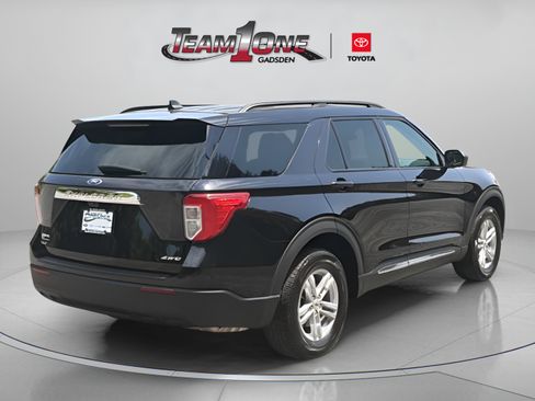 Used 2024 Ford Explorer XLT AWD/4WD image 8