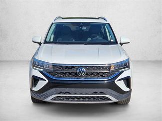 Used 2023 Volkswagen Taos SE w/ Panoramic Sunroof Package FWD video 2