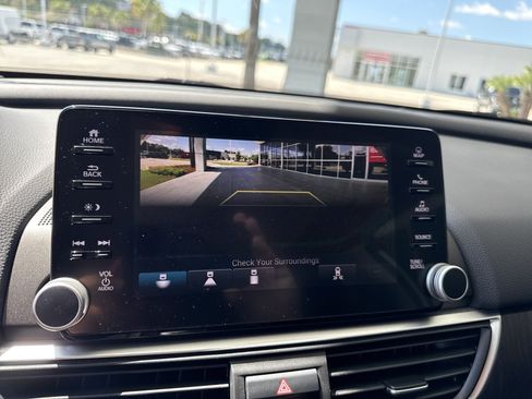 Used 2019 Honda Accord Touring image 25