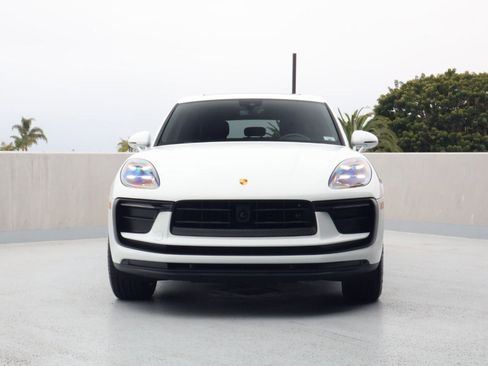 Certified 2025 Porsche Macan AWD/4WD image 6