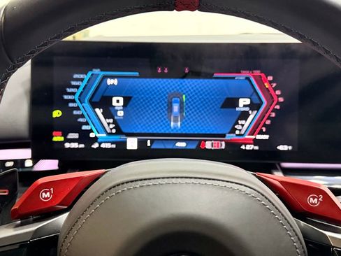 Used 2025 BMW M5 w/ Executive Package image 24