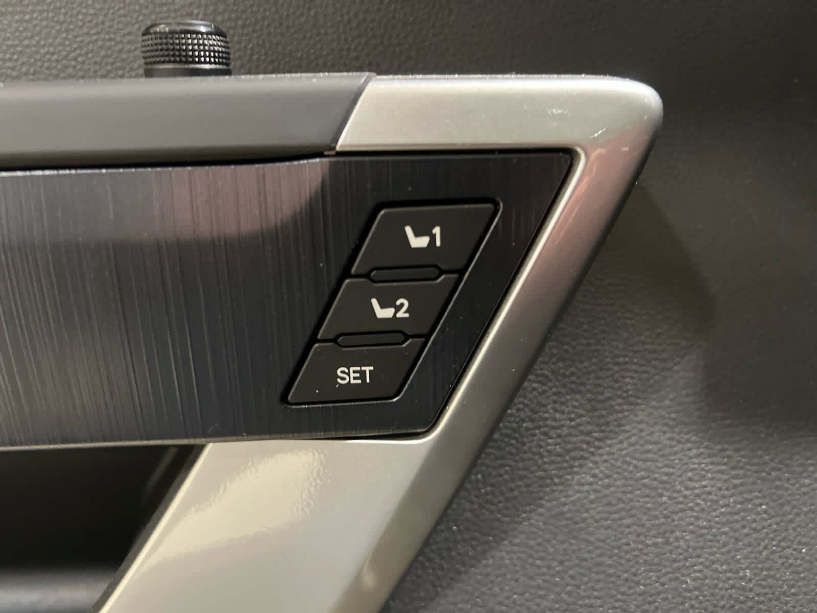 Used 2025 Toyota Sequoia Platinum AWD/4WD image 12
