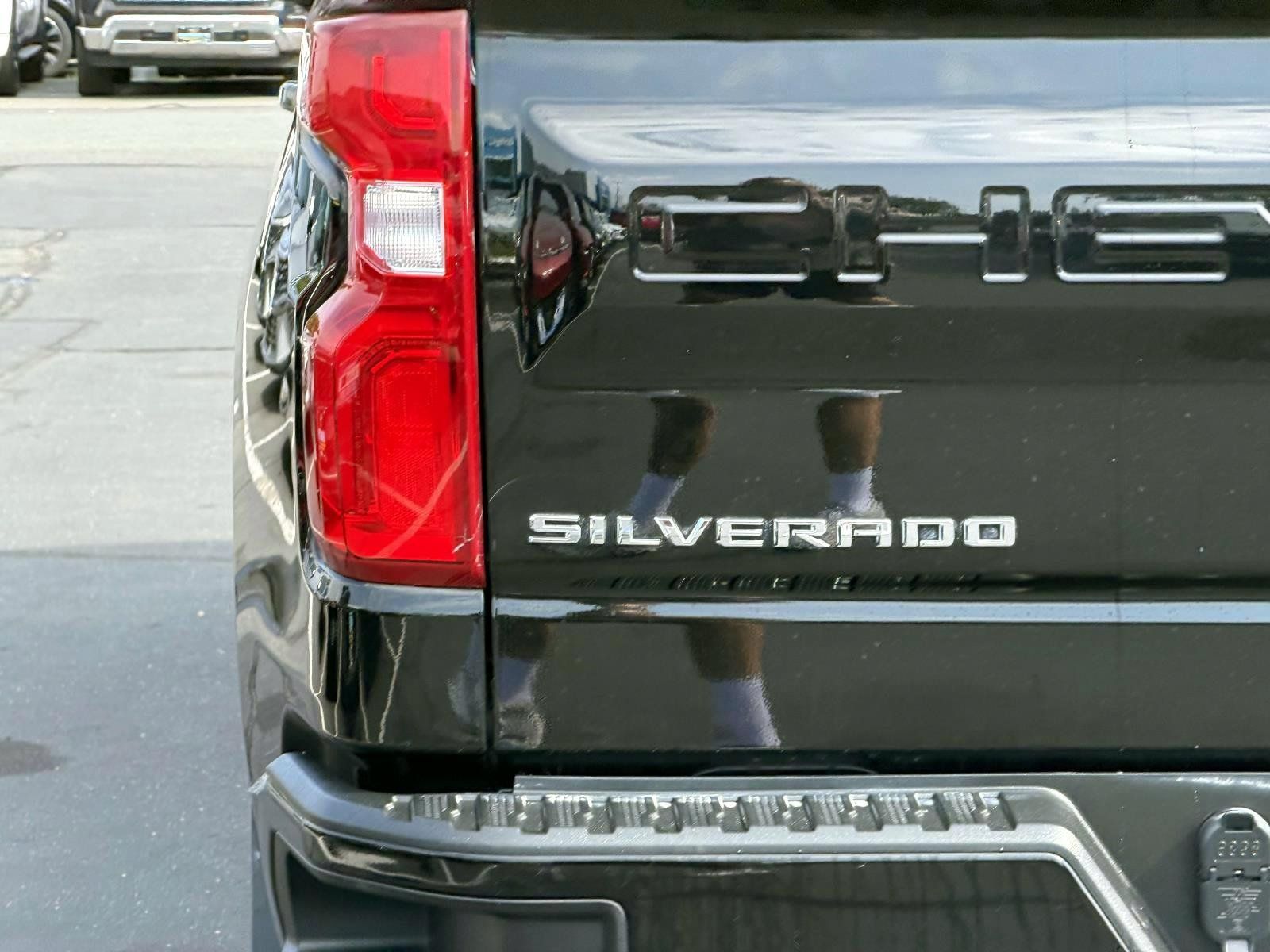 Used 2023 Chevrolet Silverado 1500 RST w/ Z71 Off-Road Package AWD/4WD image 12