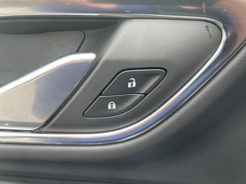 Used 2024 Chevrolet Tahoe Premier AWD/4WD image 14