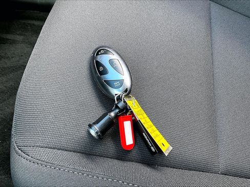 Used 2025 Hyundai Kona SEL FWD image 13