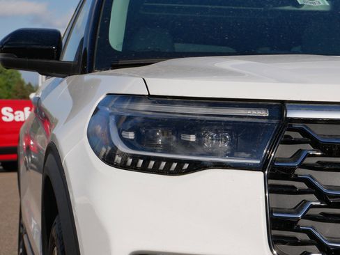 Used 2026 Ford Explorer Platinum w/ LUX Leather Package AWD/4WD image 16