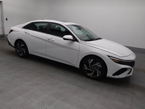 Used 2025 Hyundai Elantra SEL FWD image 11