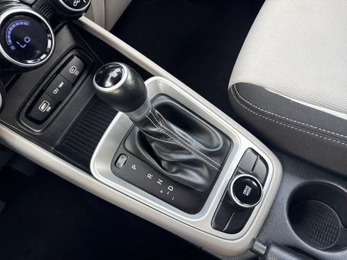 Certified 2023 Hyundai Venue SEL FWD image 29