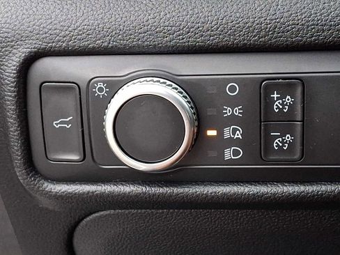 Used 2021 Ford Explorer XLT image 25